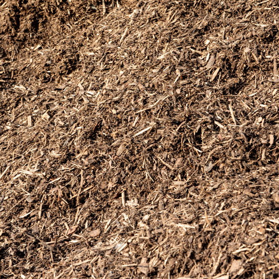 Rindenmulch mittel verkauft als Sackware/Schüttgütter von Löseke´s Steingarten.