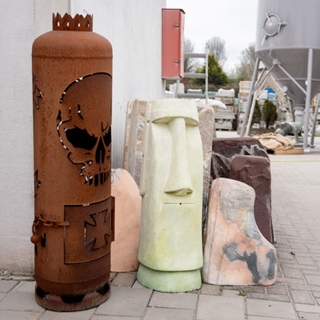 Ausstellung mit Dekoskulpturen für den Garten bei Löseke´s Steingarten.
