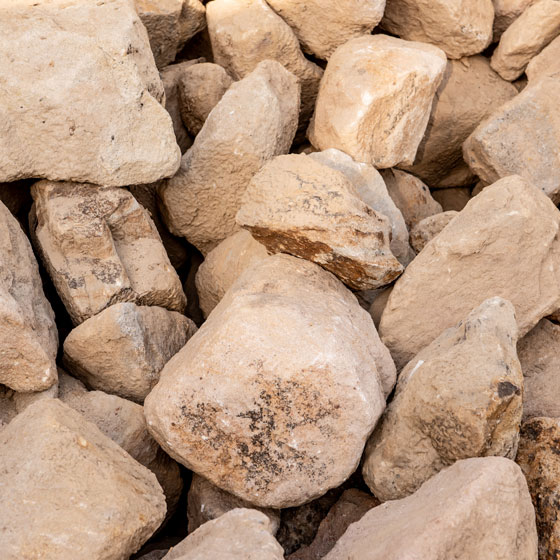Trockenmauer Ibbenbürener Sandstein-Grobschlag gelb-braun verkauft von Löseke´s Steingarten.